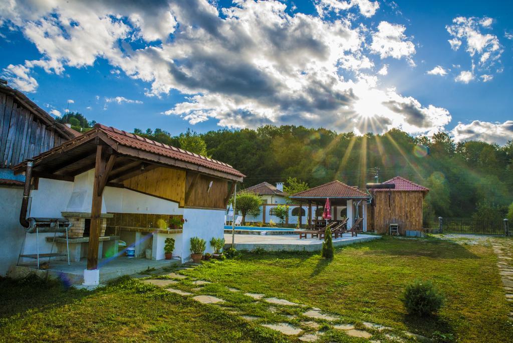 Complex Balkandzhii Apriltsi  Buitenkant foto